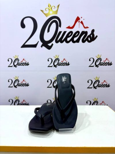 2Queens Slipper 018
